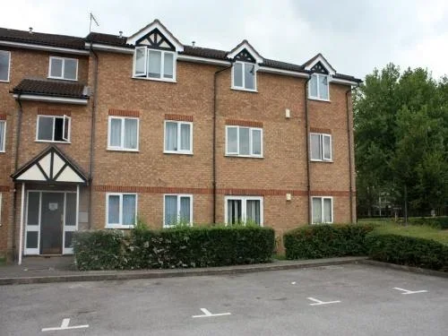 Flat Raven Close in Greater London