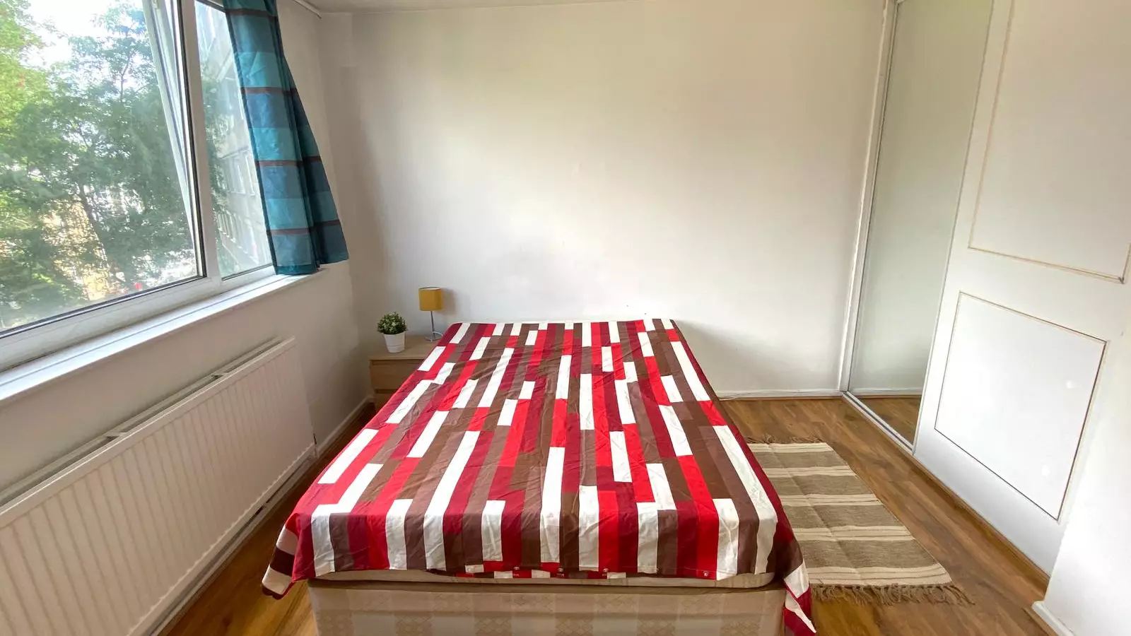 Flat Downfield Close in City of Westminster