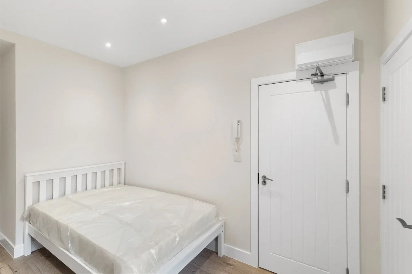 Flat Gladstone Road in Watford