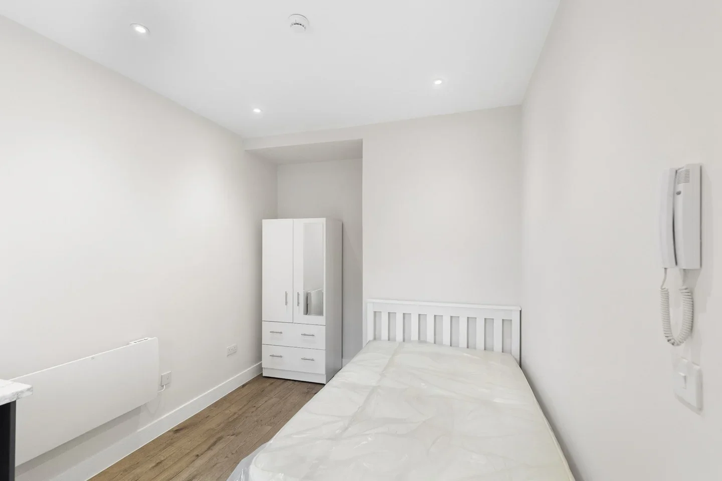 Flat Gladstone Road in Watford