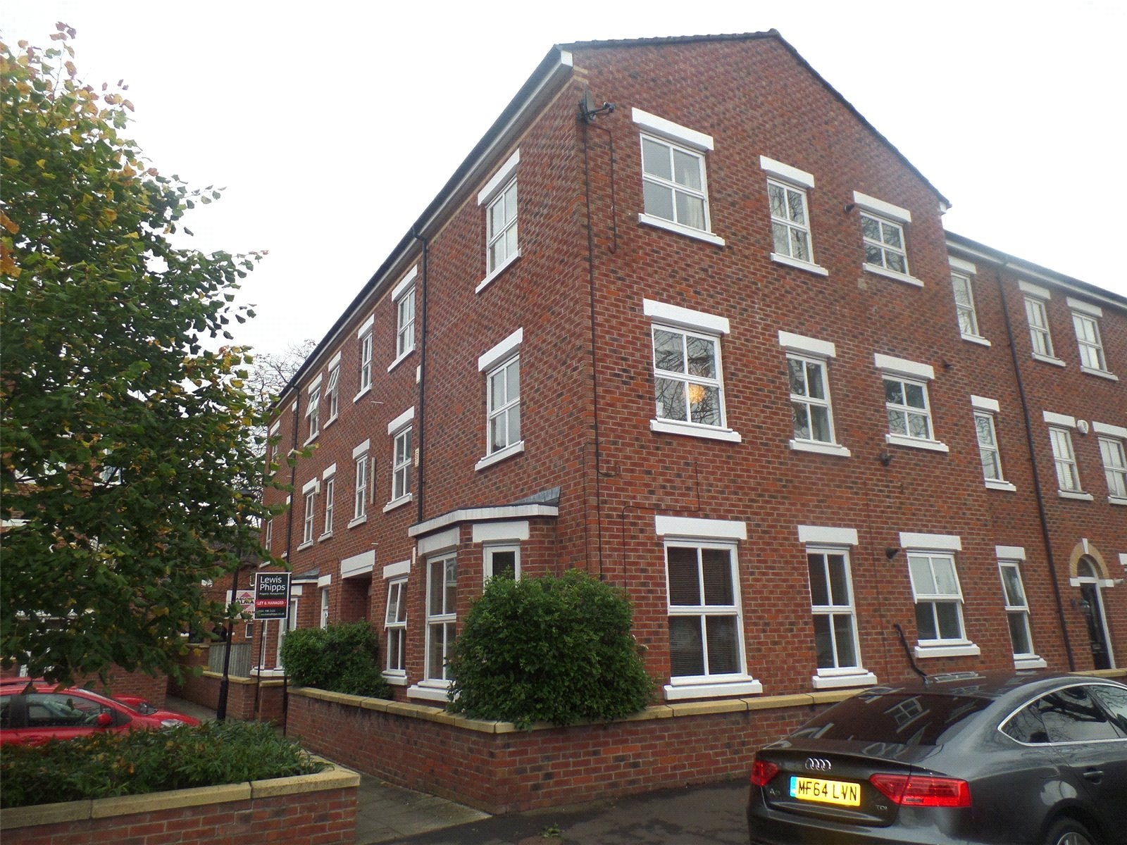 Flat Elm Grove in Manchester