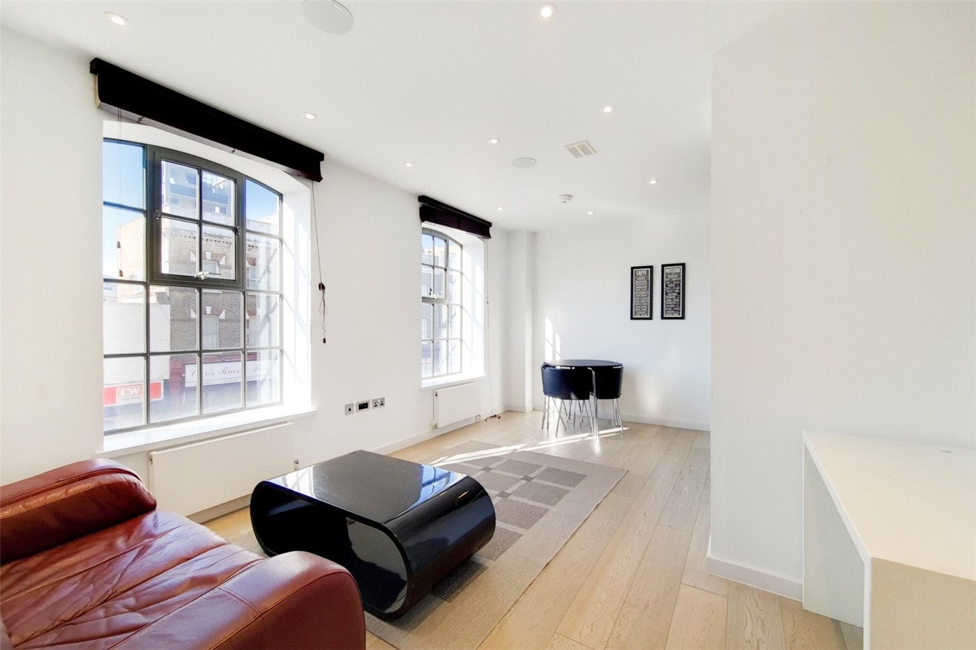 Flat Fortess Road in Greater London