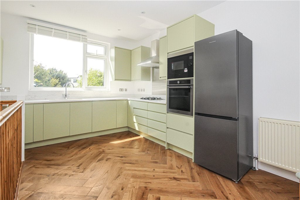 Room Wavertree Road in Greater London