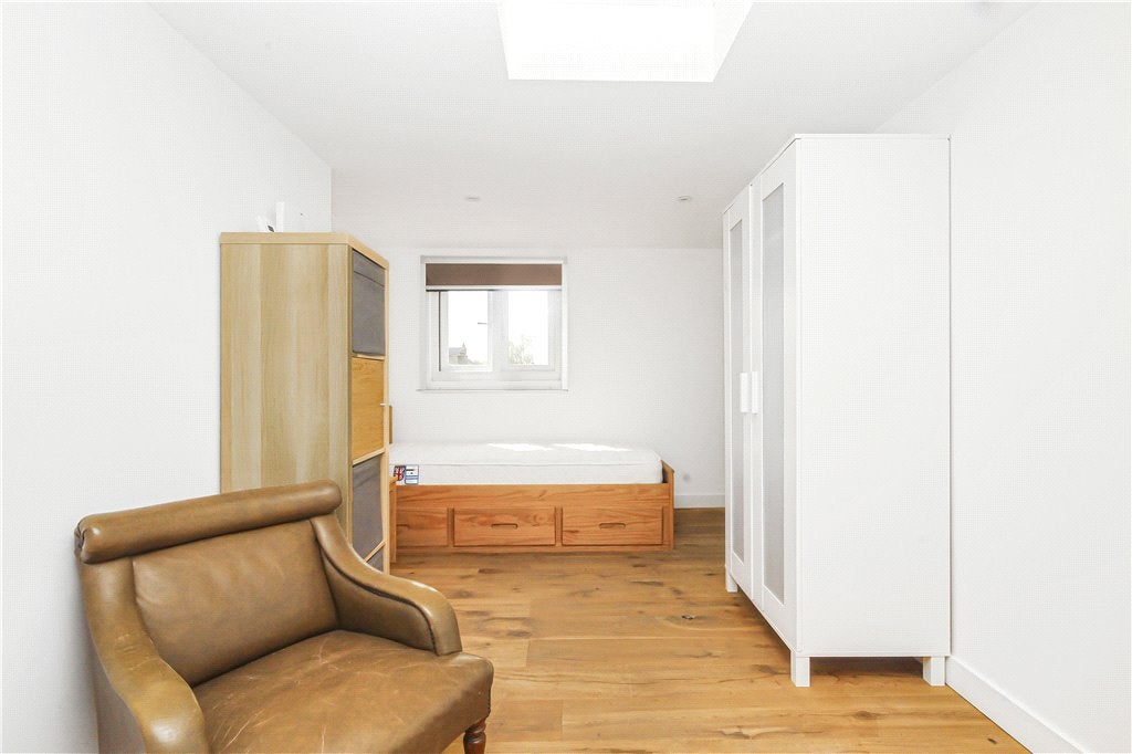 Room Wavertree Road in Greater London