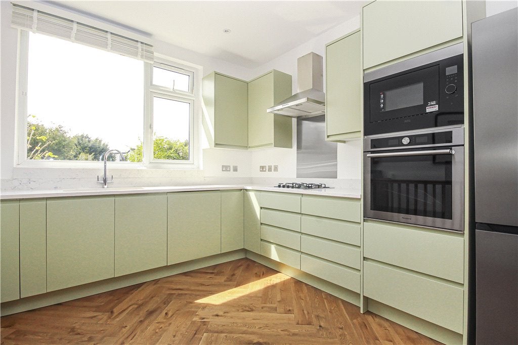 Room Wavertree Road in Greater London