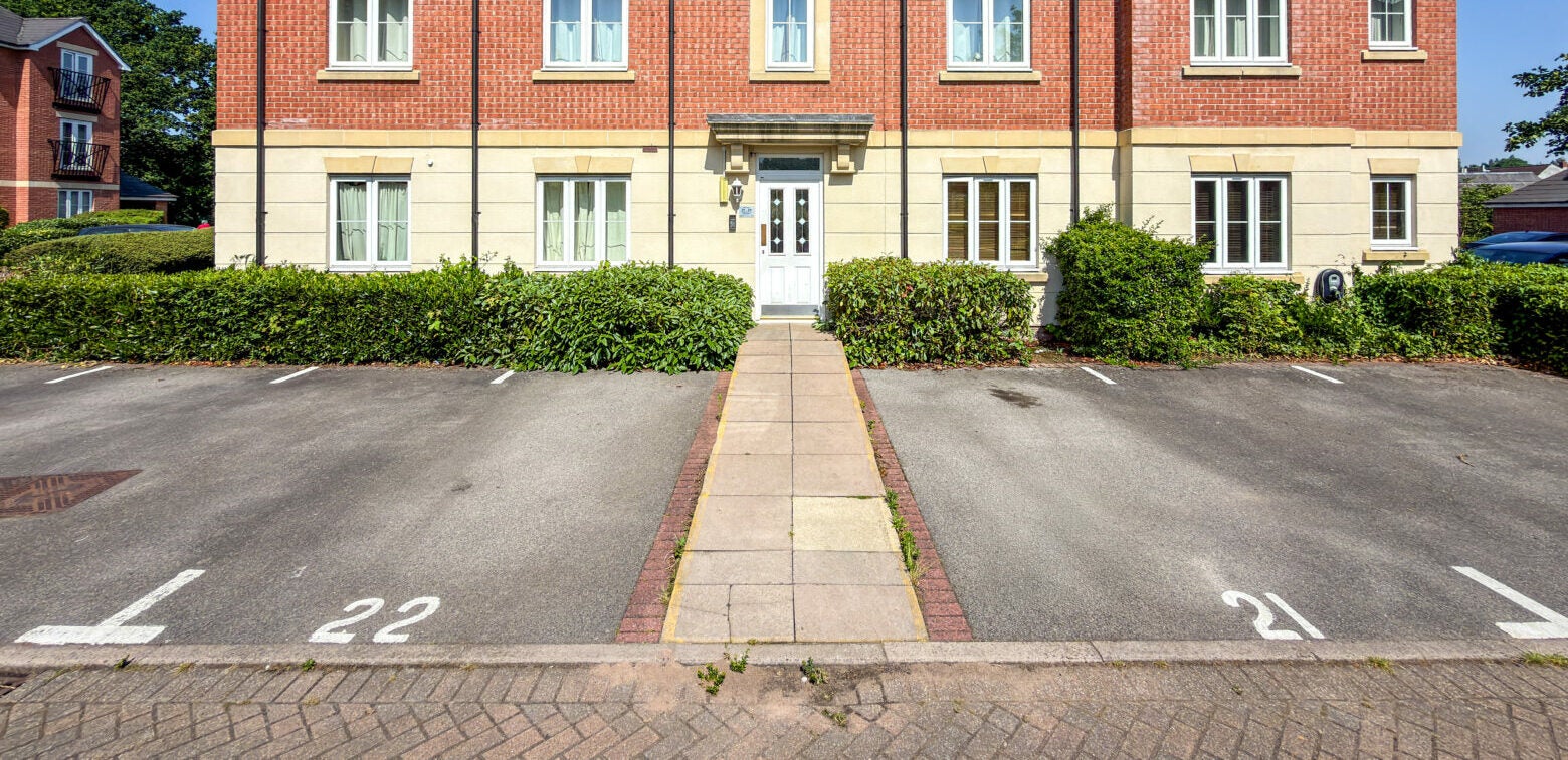 Flat Collingtree Court in Metropolitan Borough of Solihull
