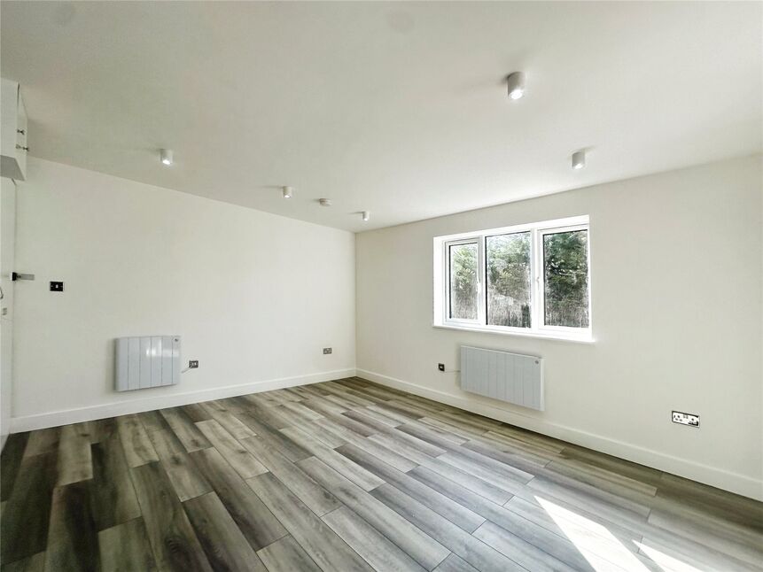 Flat King George's Avenue in Watford