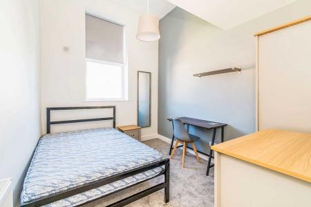 Room Edmund Road in Portsmouth