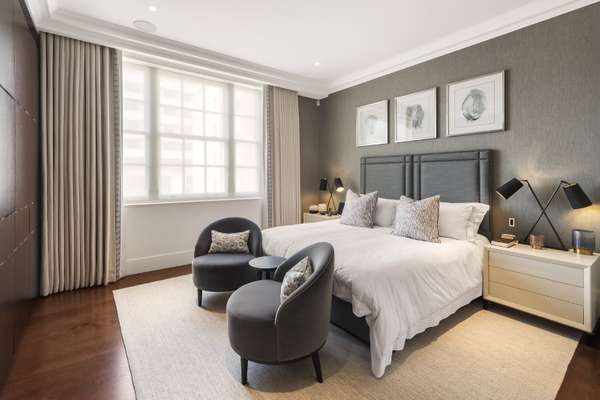 Flat Carlos Place in City of Westminster