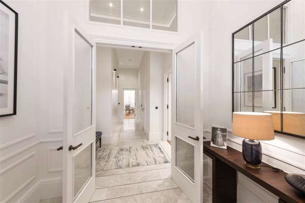 Flat Park Crescent in City of Westminster