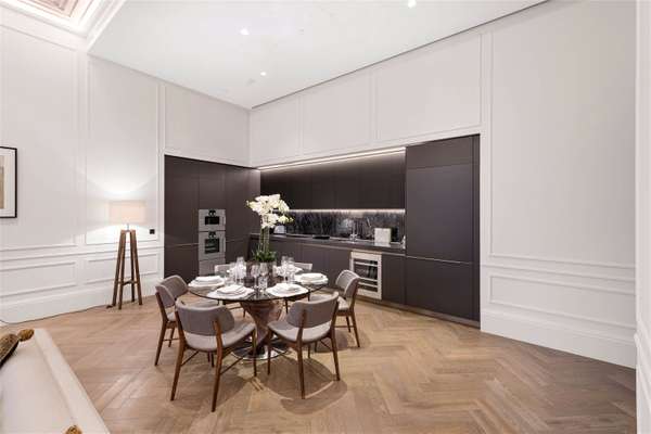Flat Park Crescent in City of Westminster