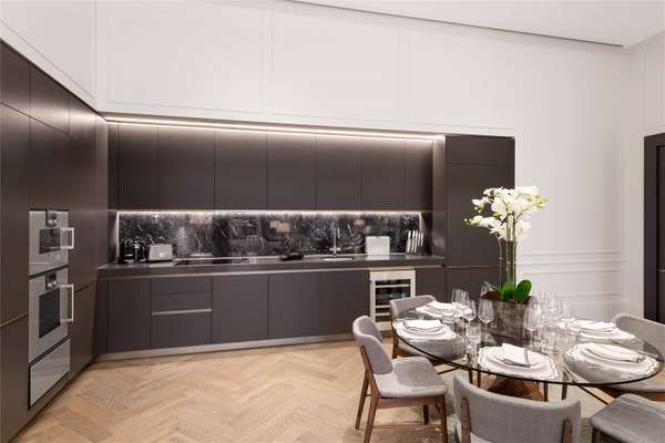 Flat Park Crescent in City of Westminster