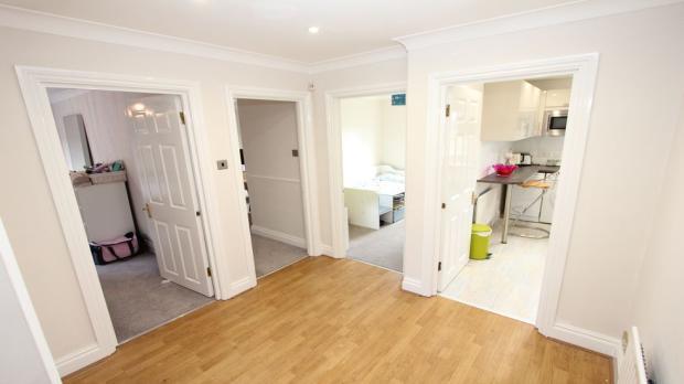 Flat Crossways in Beaconsfield