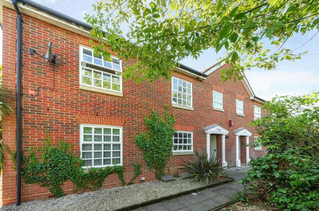 Flat Crossways in Beaconsfield