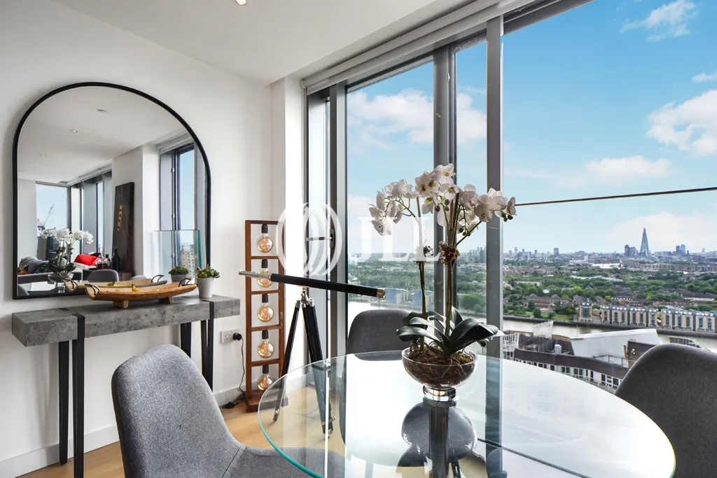 Flat Aste Street in Greater London