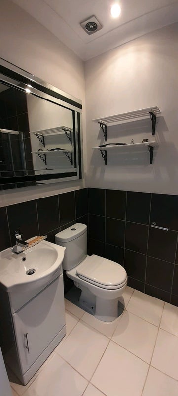 Room Mada Road in Greater London