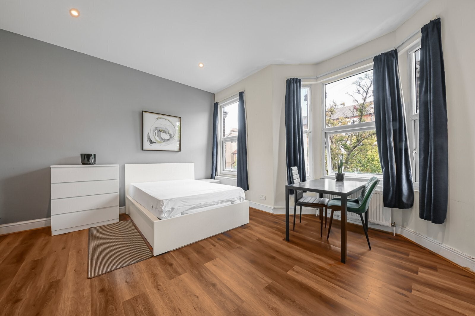Flat Fairbridge Road in Greater London