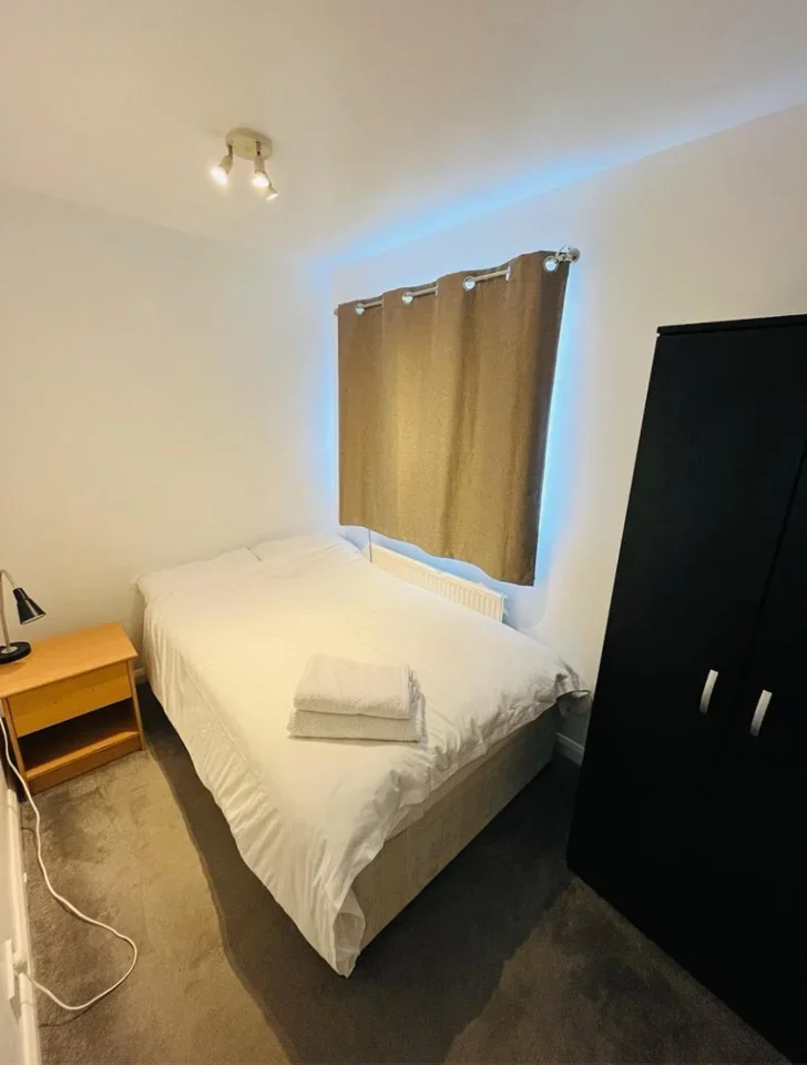 Room Heathwood Gardens in Greater London