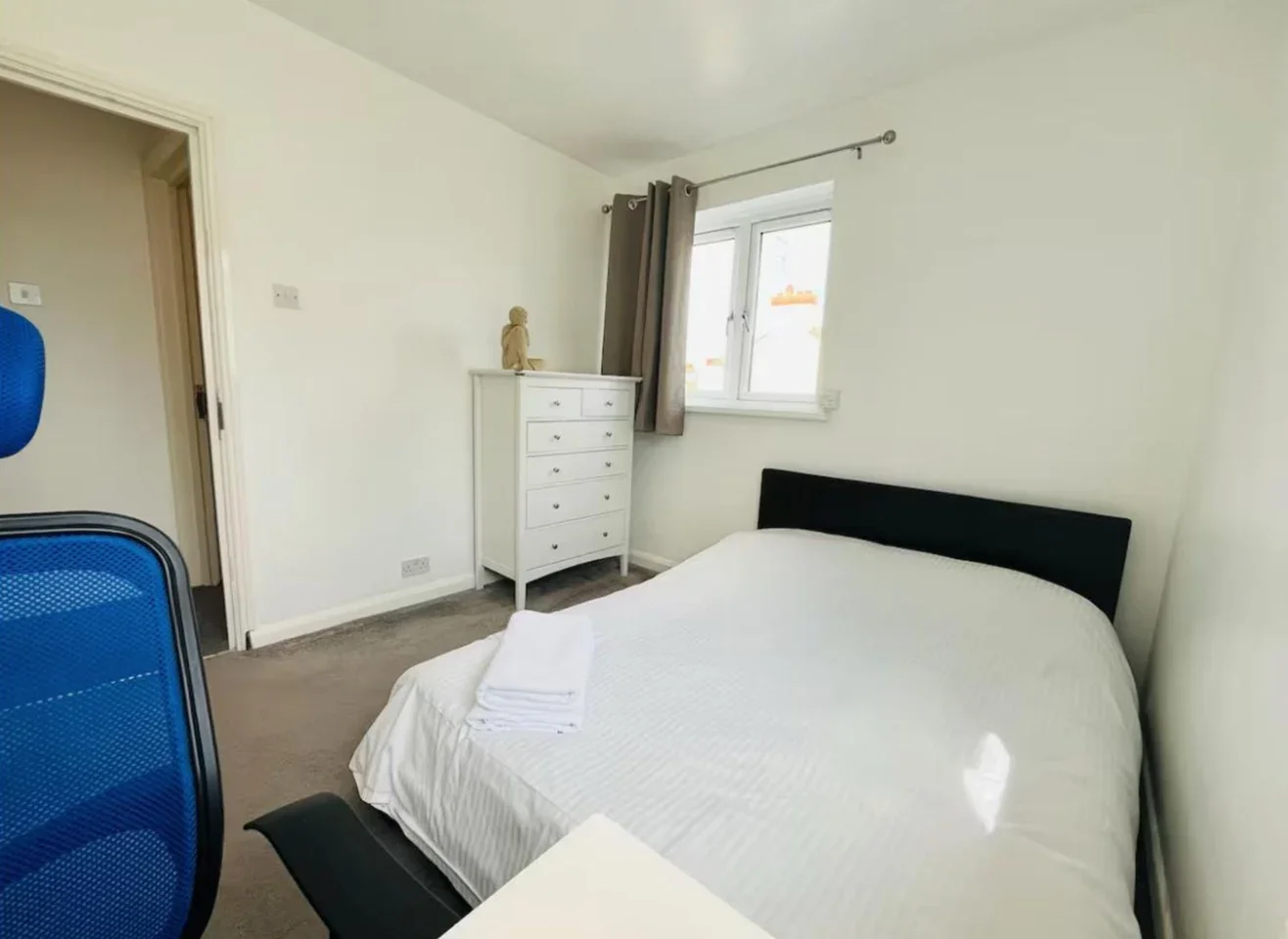Room Heathwood Gardens in Greater London