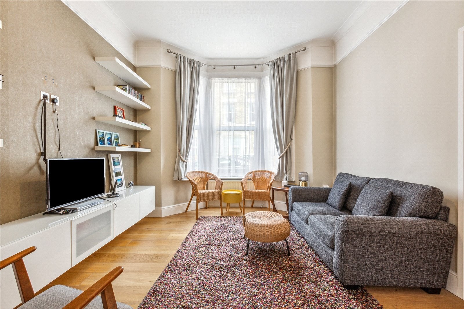 Flat Devonshire Road in Greater London