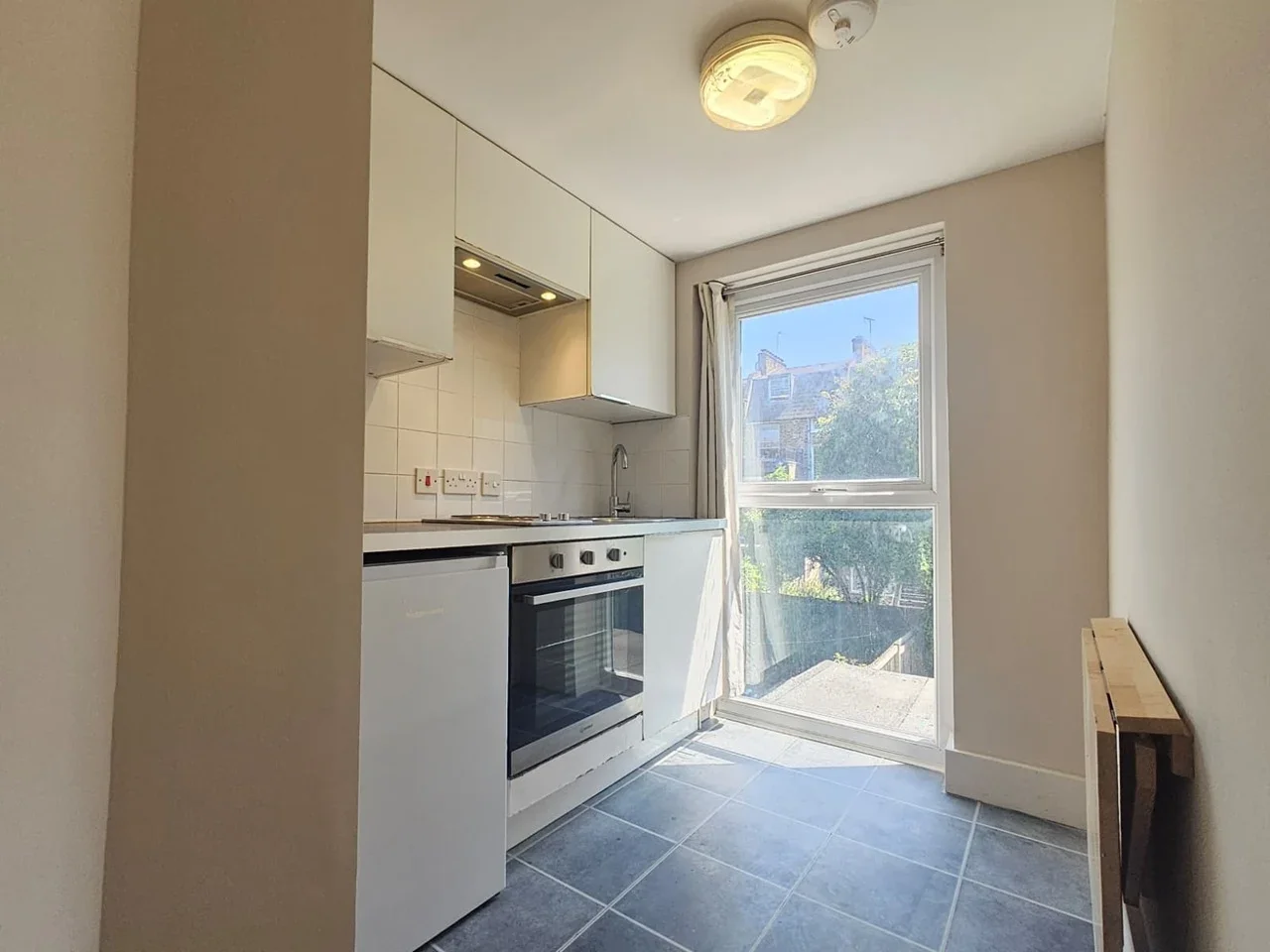 Flat Alexander Road in Greater London
