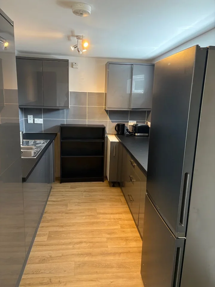 Room Newtons Close in Greater London