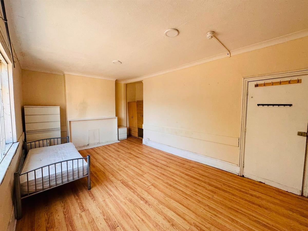 Room Romford Road in Greater London