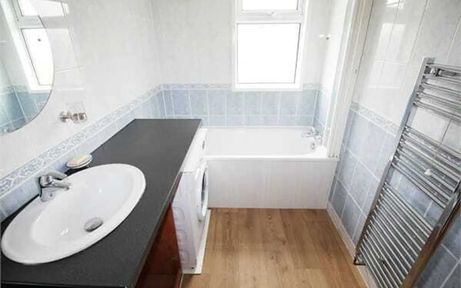 Flat Crundale Avenue in Greater London