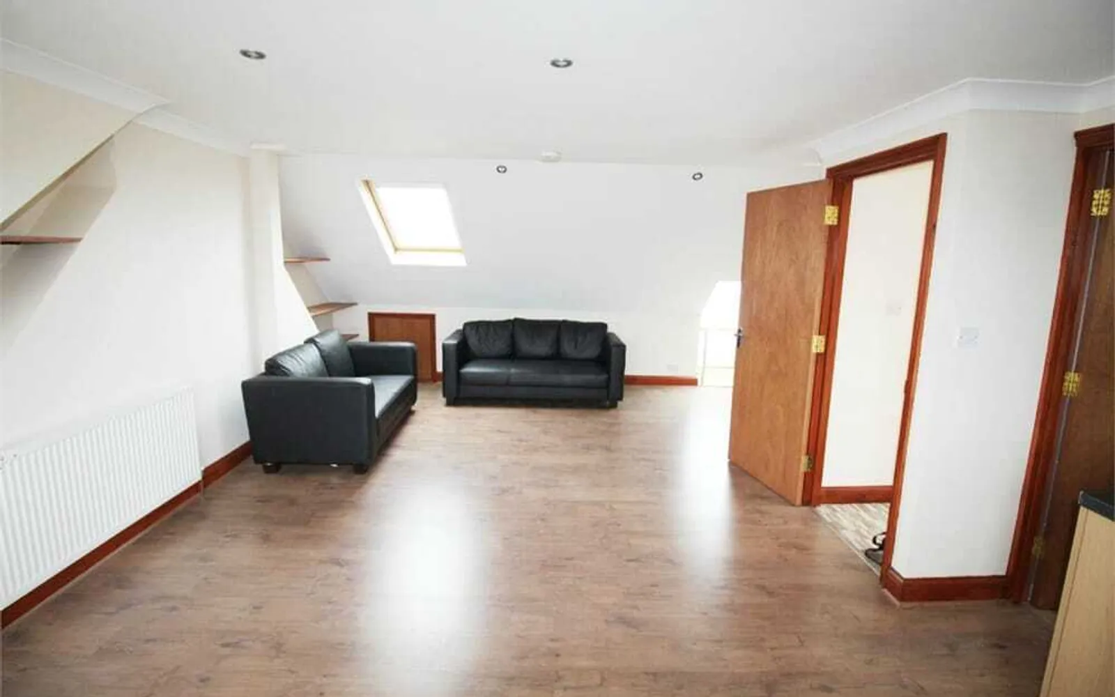 Flat Crundale Avenue in Greater London