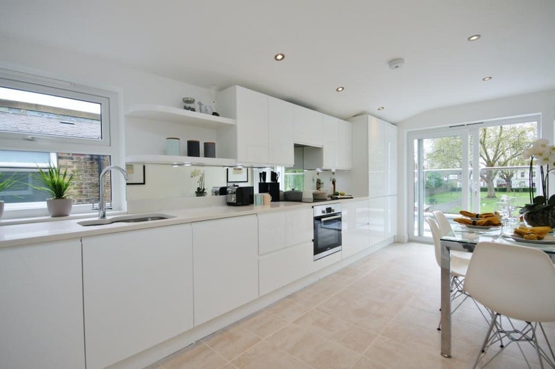 Flat Standen Road in Greater London