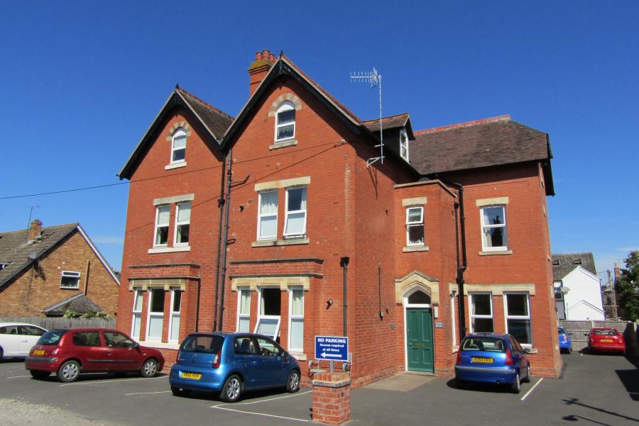 Flat Selborne Road West in Worcester