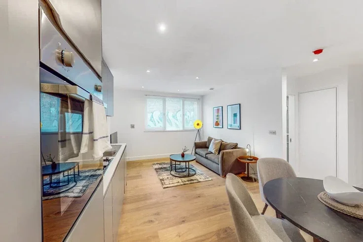 Flat Kingsland High Street in Greater London