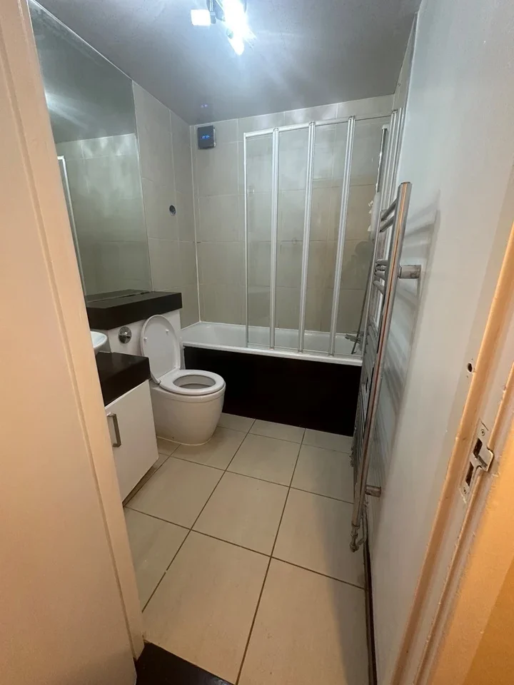 Flat Westbeech Road in Greater London