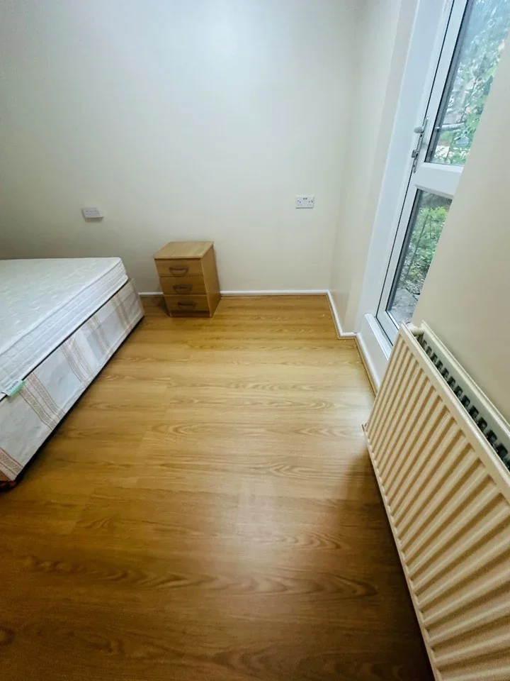 Flat Westbeech Road in Greater London