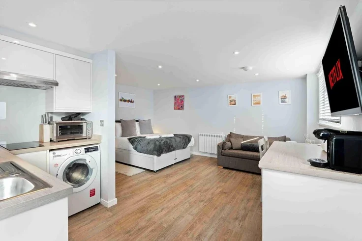 Room Mayfield Crescent in Brighton