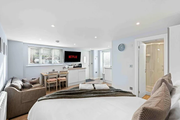 Room Mayfield Crescent in Brighton