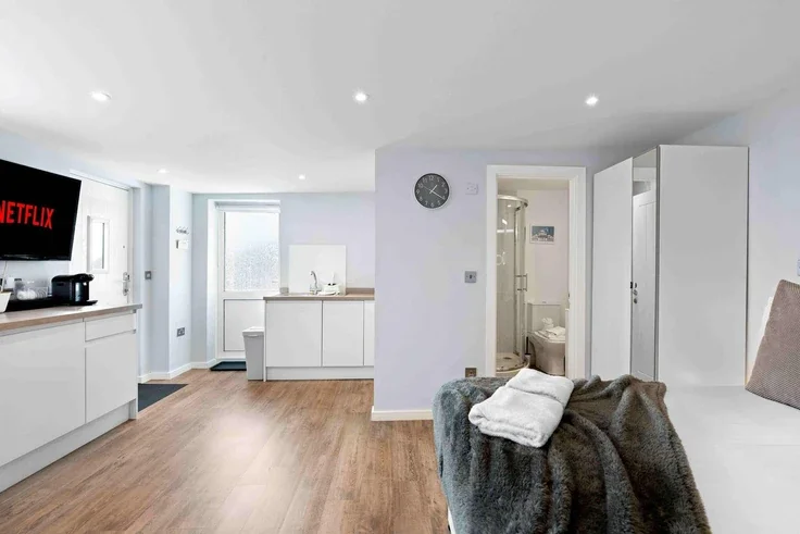 Room Mayfield Crescent in Brighton