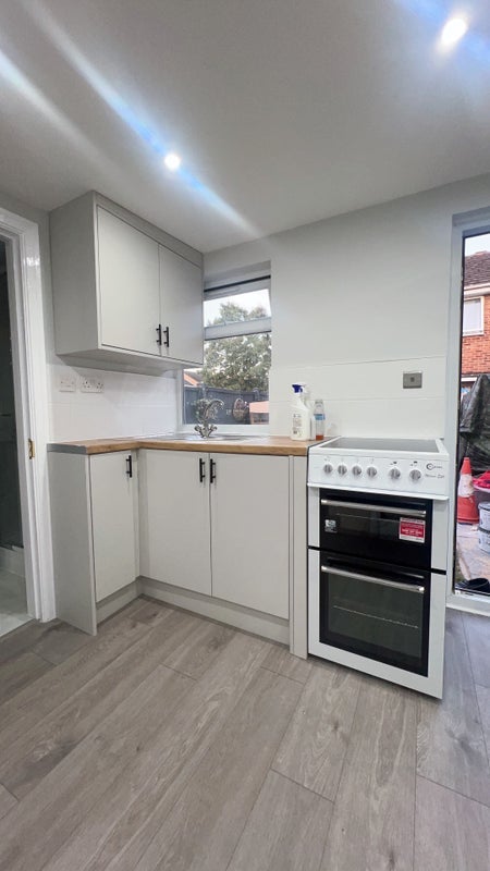 Flat Torridge Road in Slough