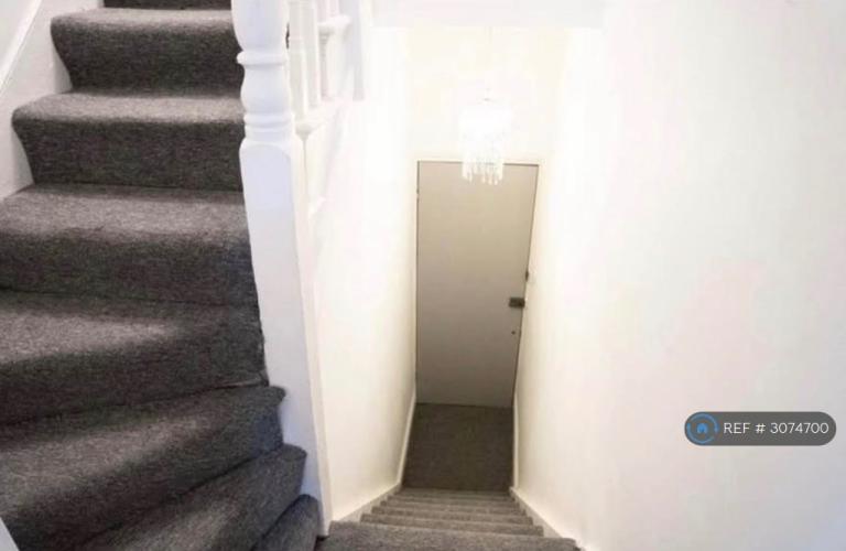 Room Palace Gates Road in Greater London