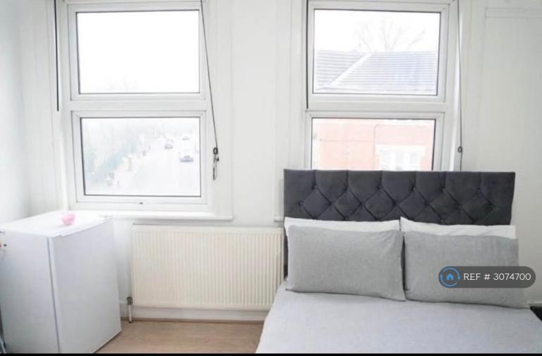 Room Palace Gates Road in Greater London