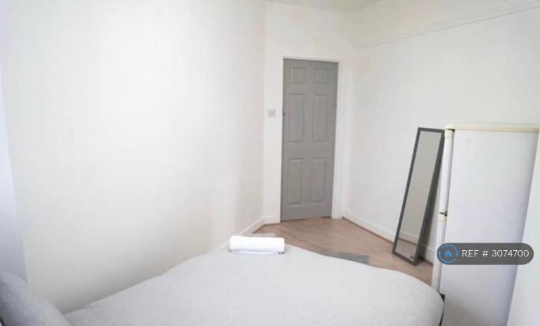 Room Palace Gates Road in Greater London