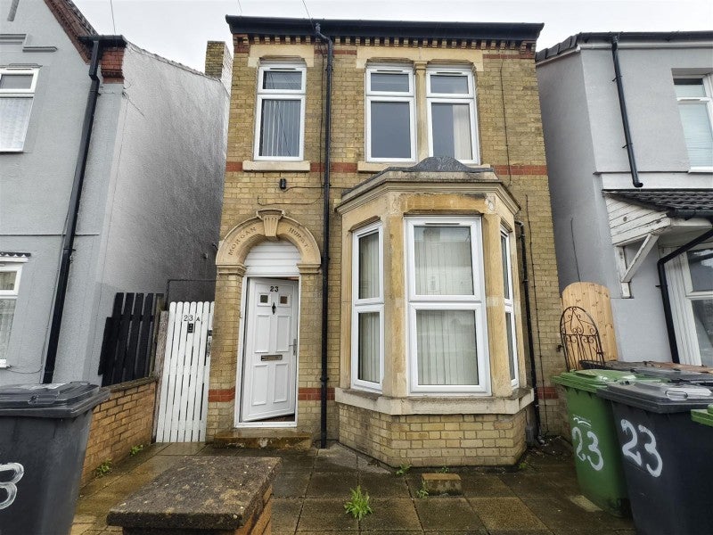 Flat Eastfield Road in Peterborough