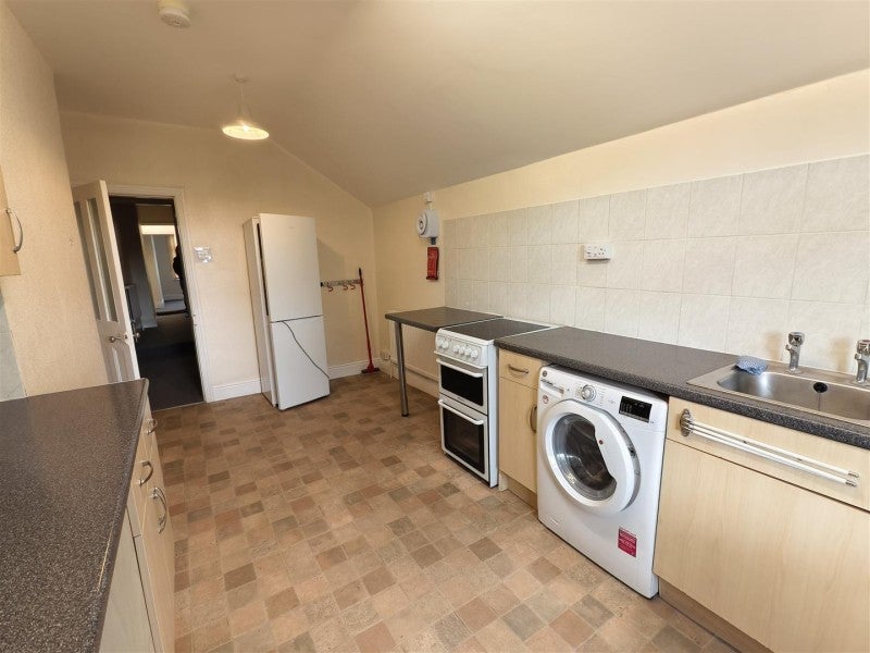 Flat Eastfield Road in Peterborough