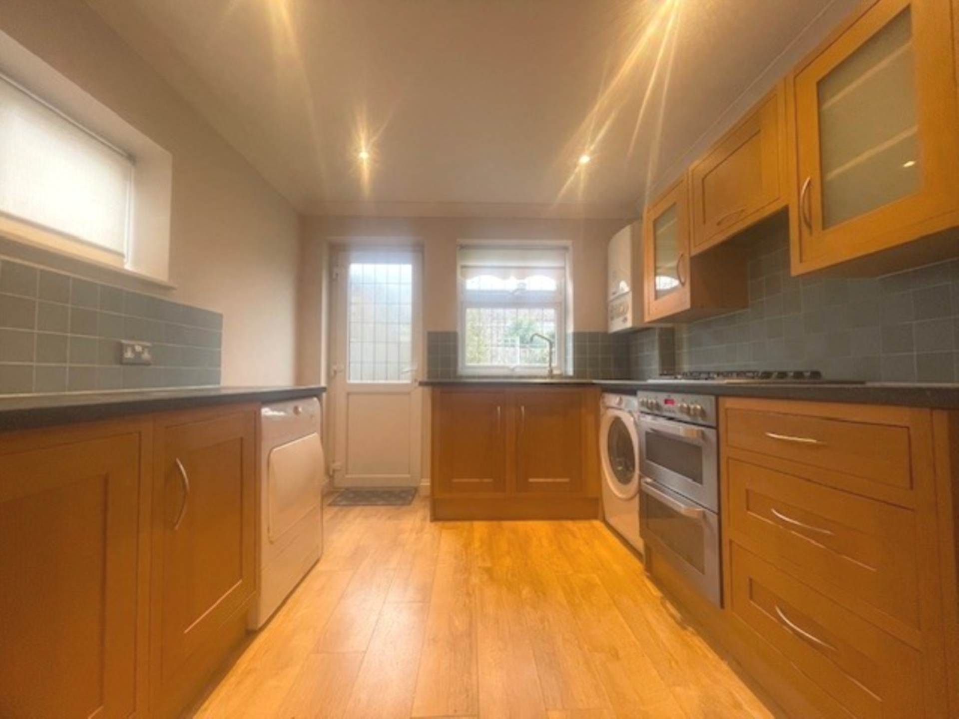 Room Caernarvon Drive in Greater London