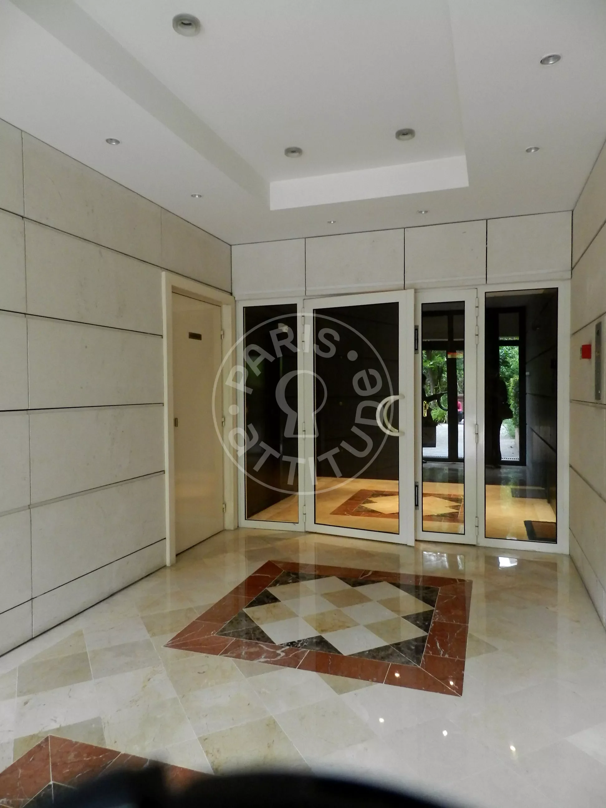 Flat Rue Rouelle in Paris