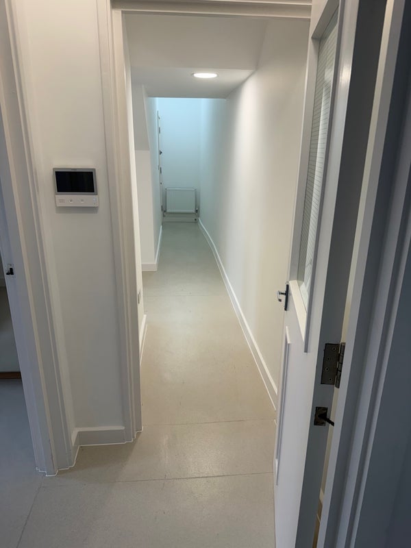 Flat Norfolk Avenue in Greater London