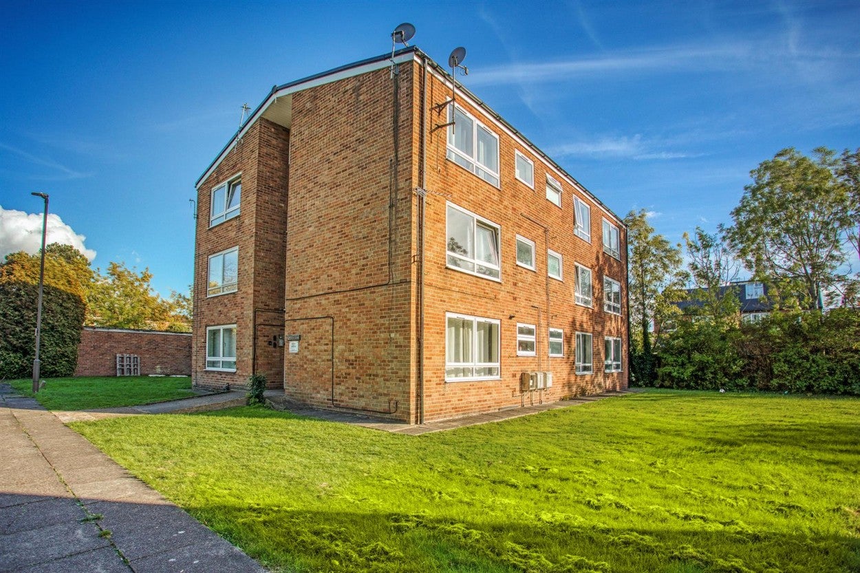Flat Shelmory Close in Derby