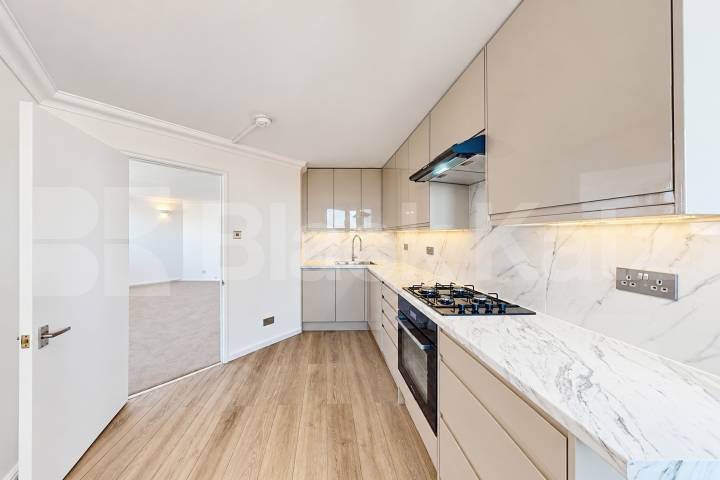 Flat Iverson Road in Greater London