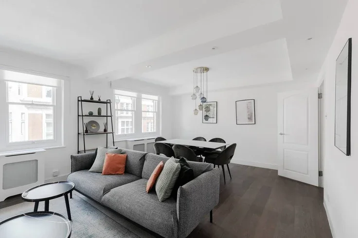 Flat Nassau Street in City of Westminster