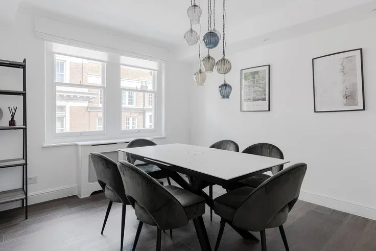 Flat Nassau Street in City of Westminster
